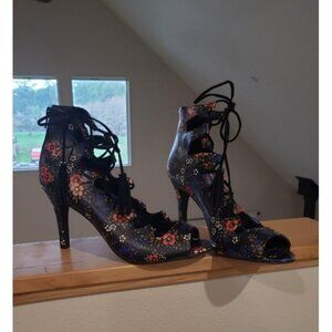 Nine West Briago Black Floral Lace up Sandal SZ 9.5 w/tassel back zip punk goth